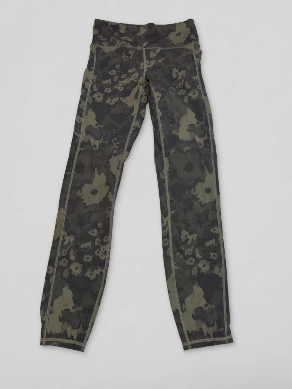 Vuori Camo Print Leggings with Side Pockets – Women's XS